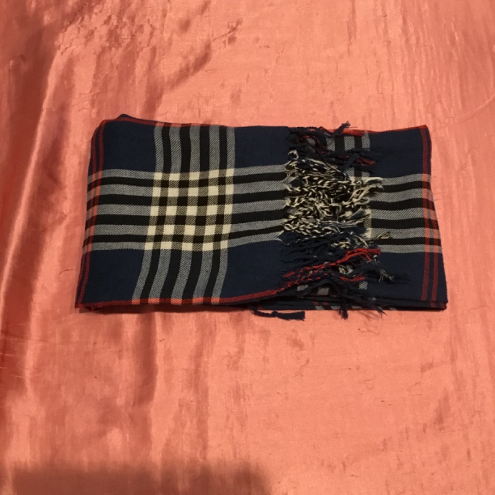 🧣 Large Scarf Blue Pattern 🧣 - Picture 4 of 4